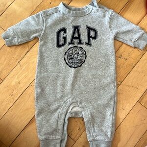 babyGap Sesame Street Graphic Footless One-Piece - Light Heather Gray Size 3-6M